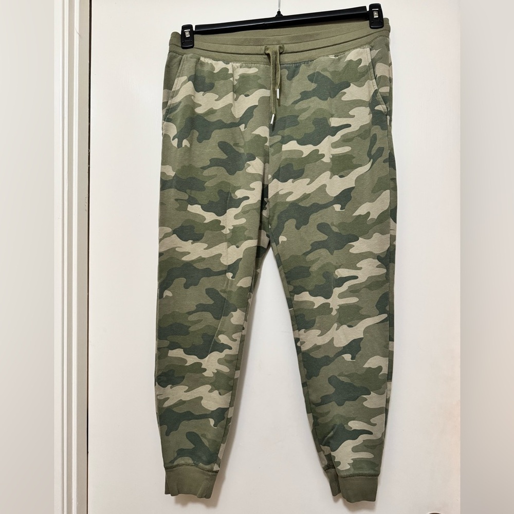 Women’s Old Navy Camouflage Jogger Pants